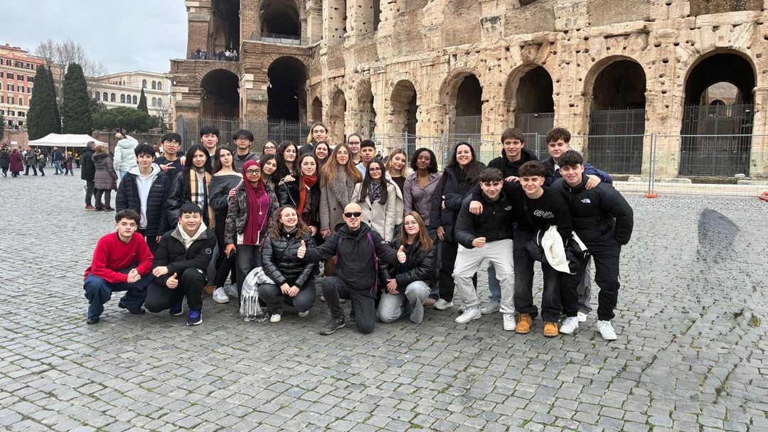 Viatge a Roma – 1r de Batxillerat (foto de grup) Alumnat de 1r de Batxillerat de l’Escola Closa en una foto de grup durant el viatge cultural a Roma.